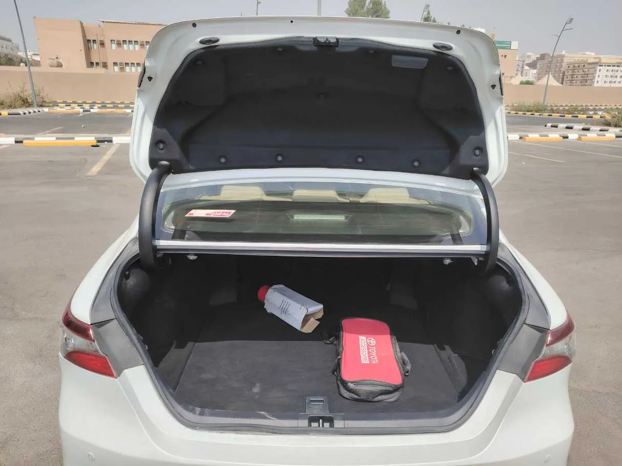 Car image 25