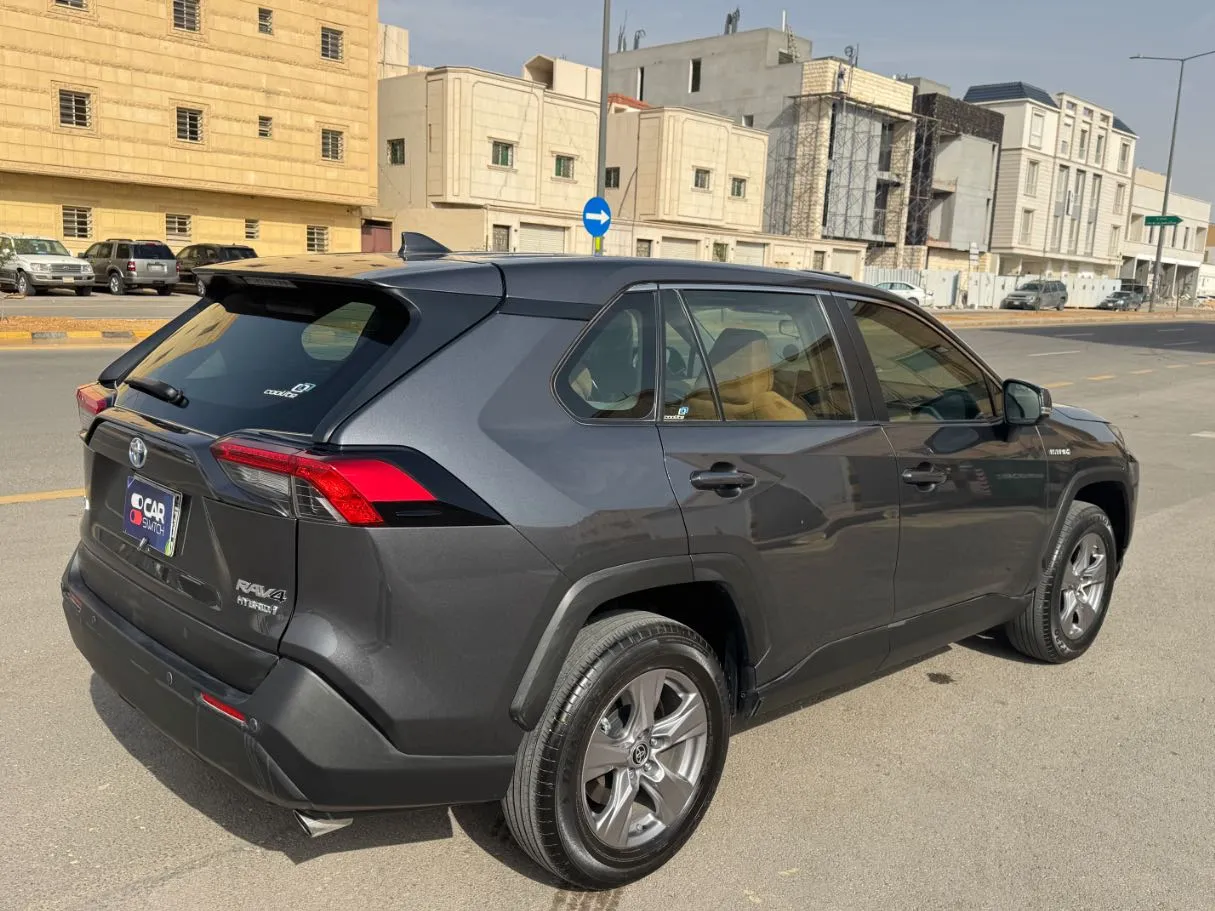 Car image 5