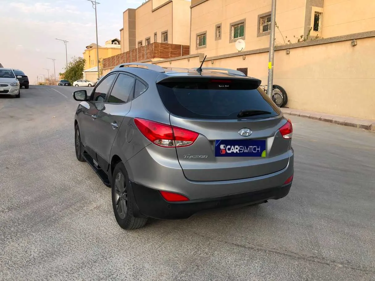 Car image 7