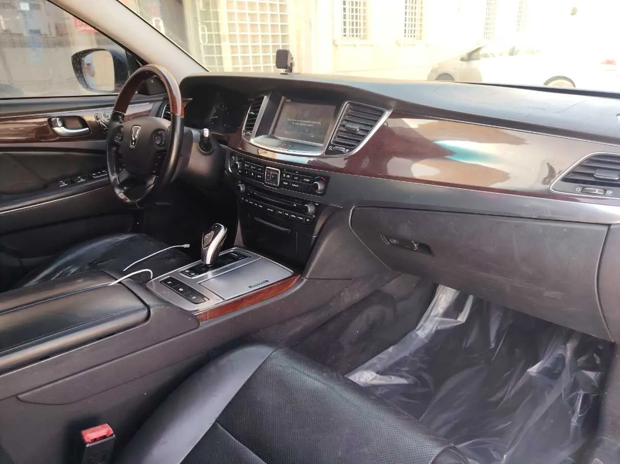 Car image 13