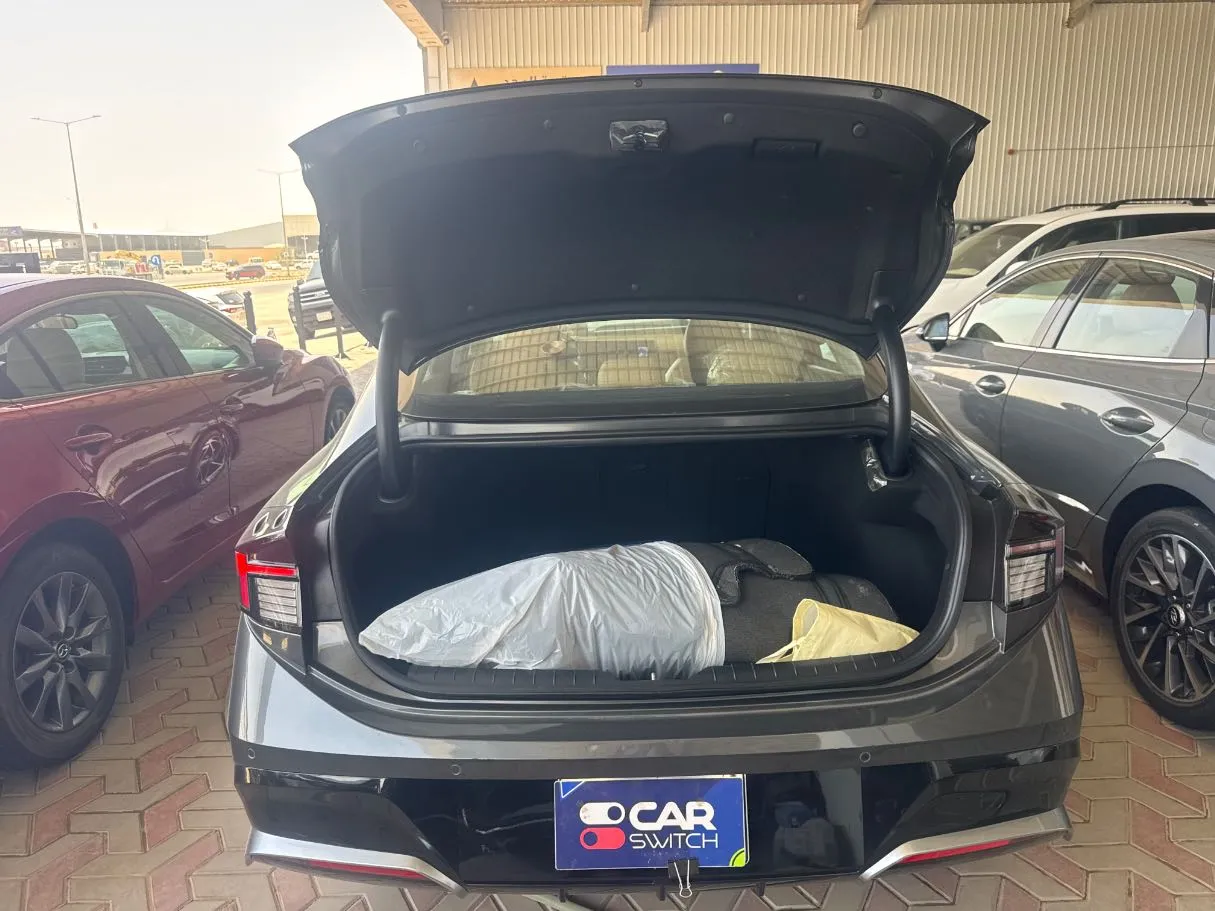 Car image 17