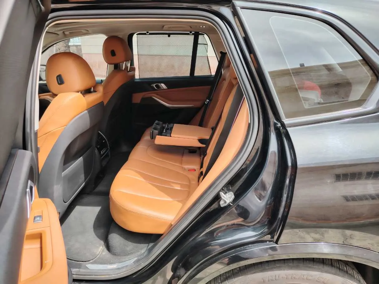 Car image 16