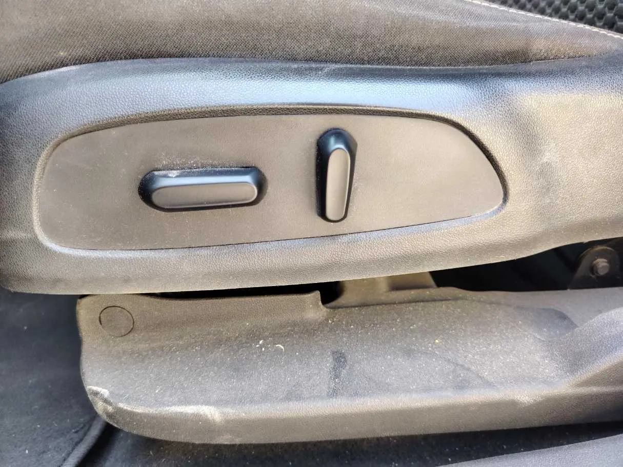 Car image 27