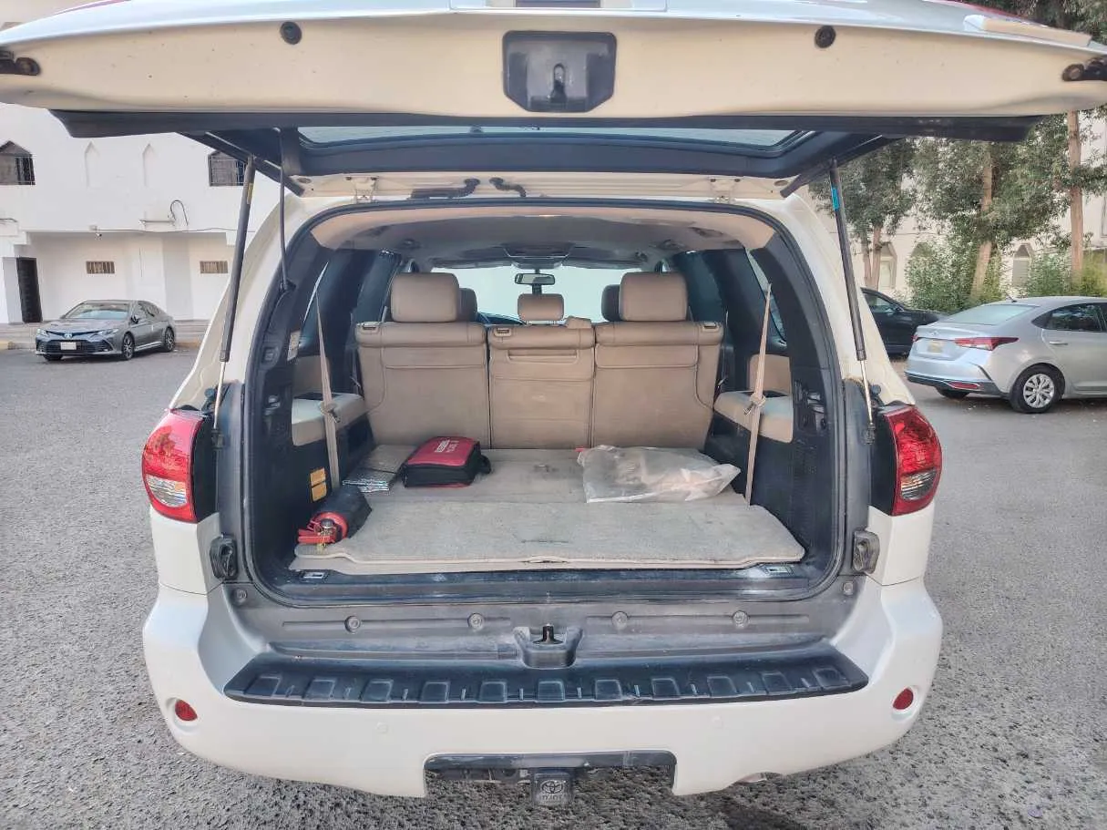 Car image 24