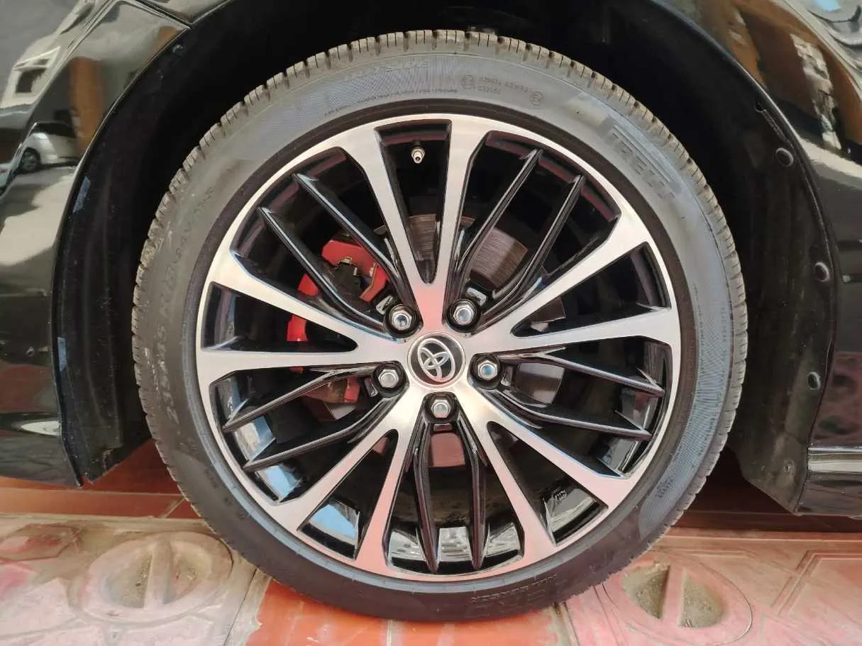 Car image 10