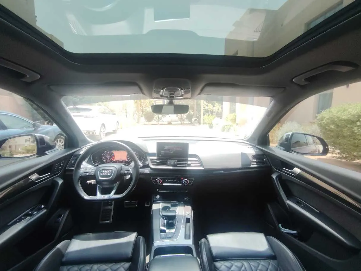 Car image 18