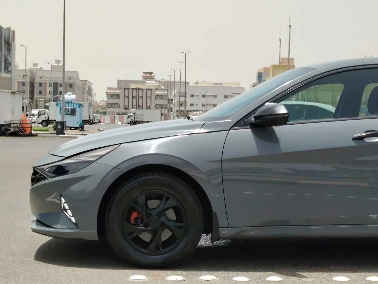 Car image 9
