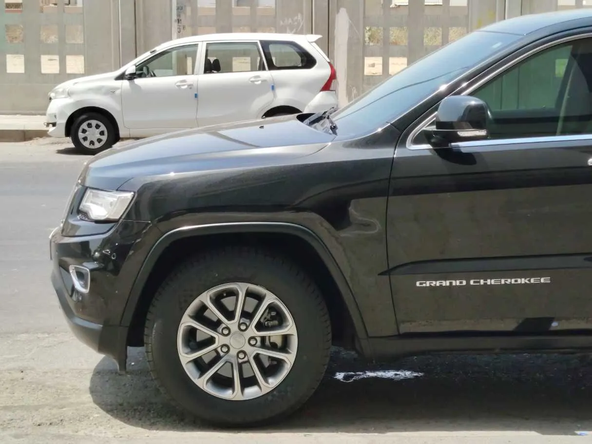 Car image 9