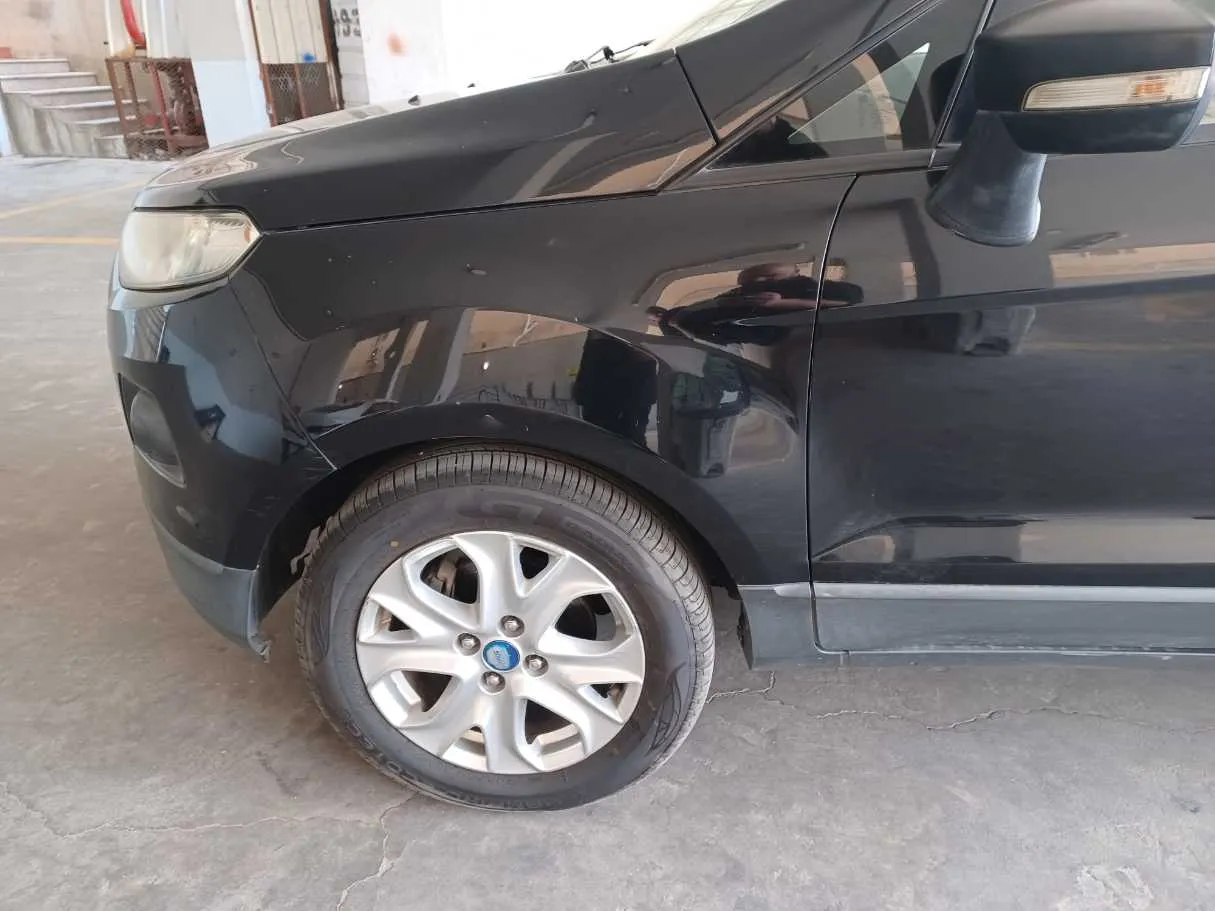Car image 9