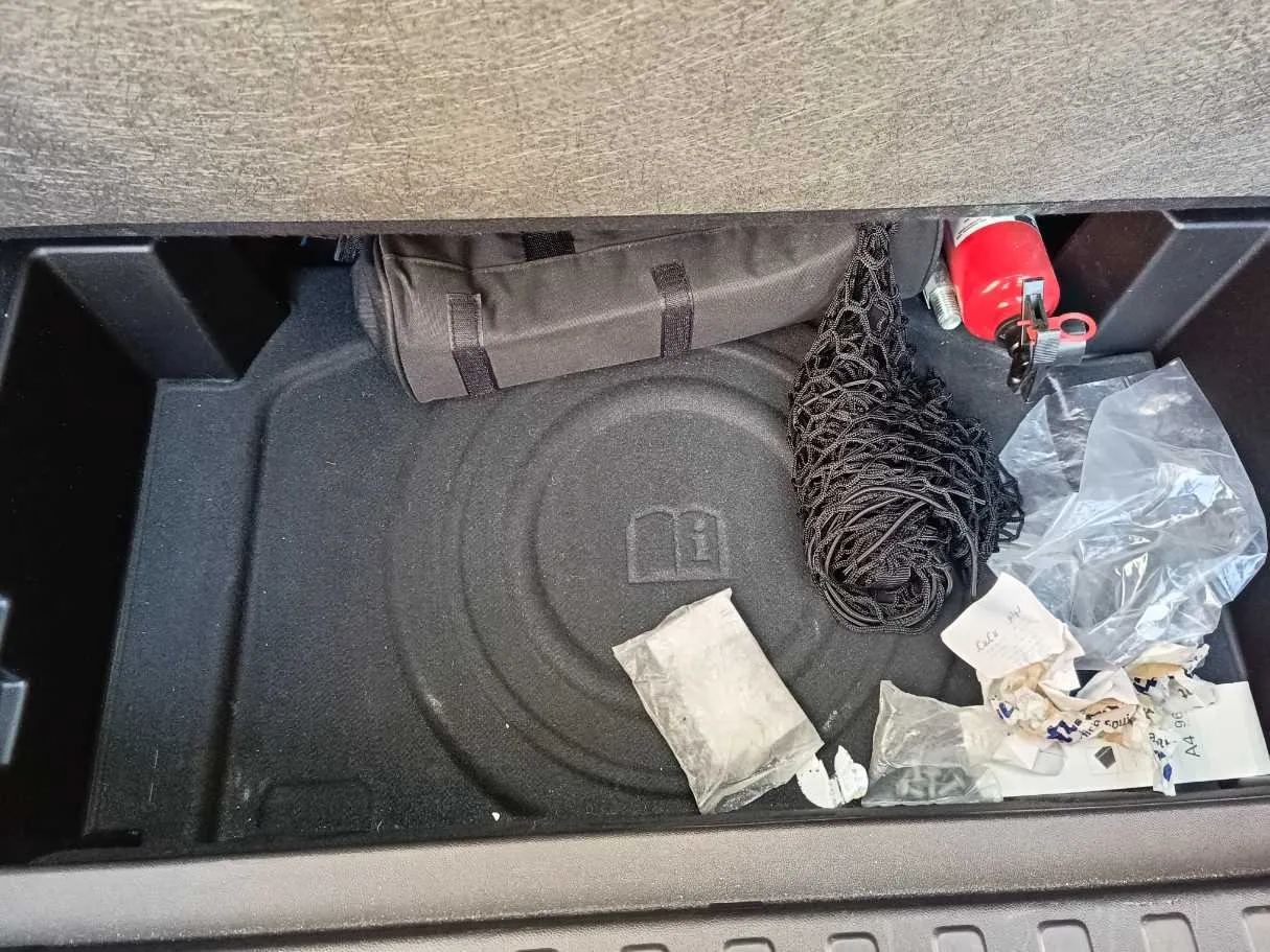 Car image 25