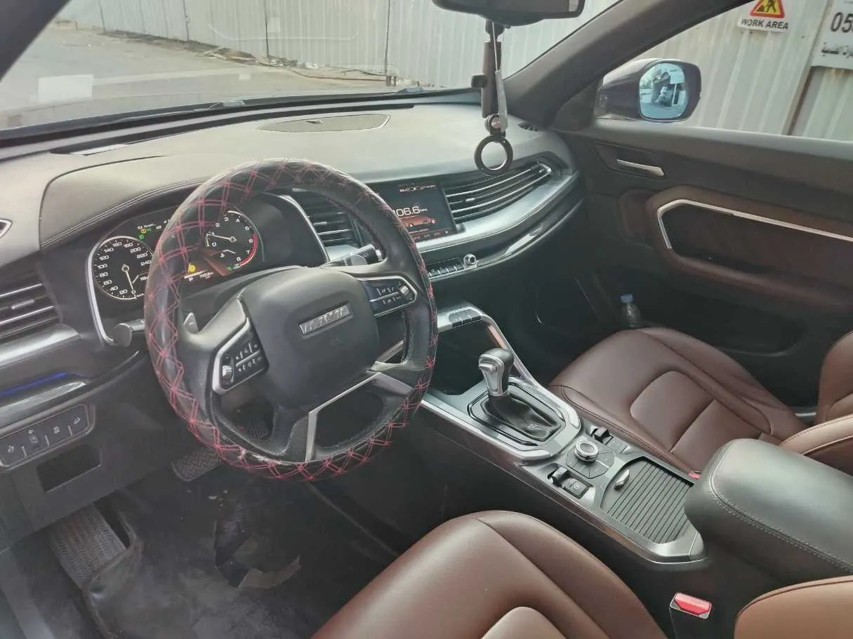 Car image 13