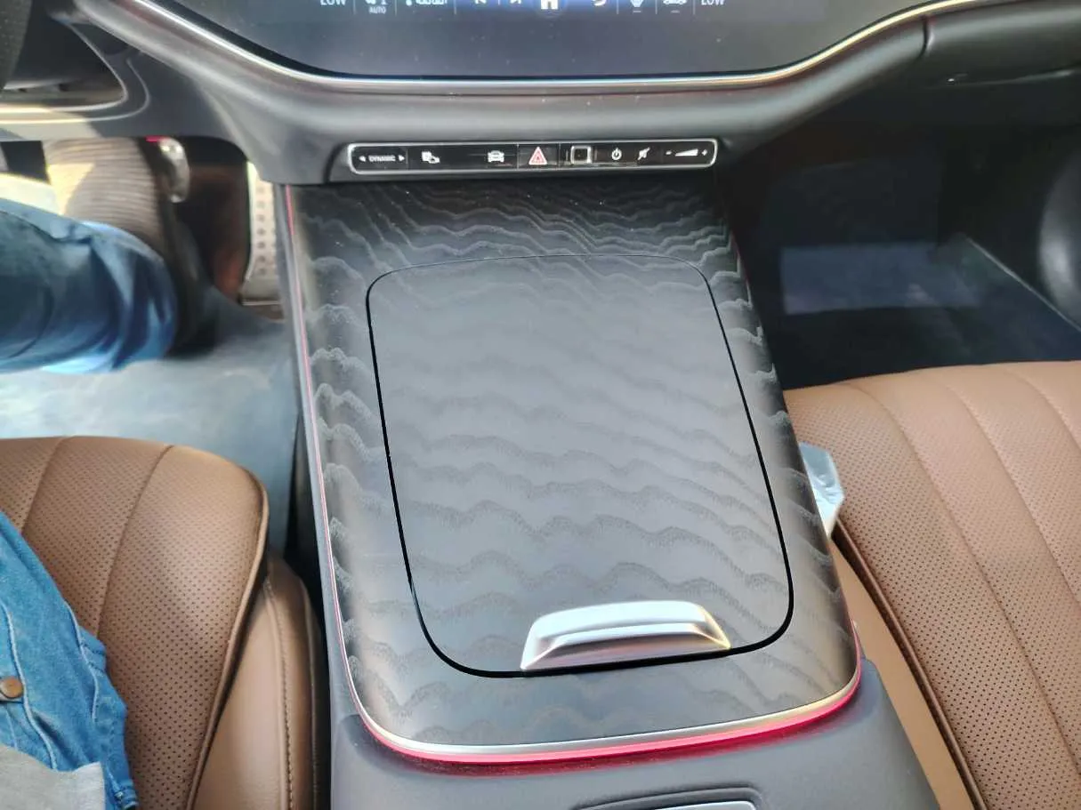 Car image 25