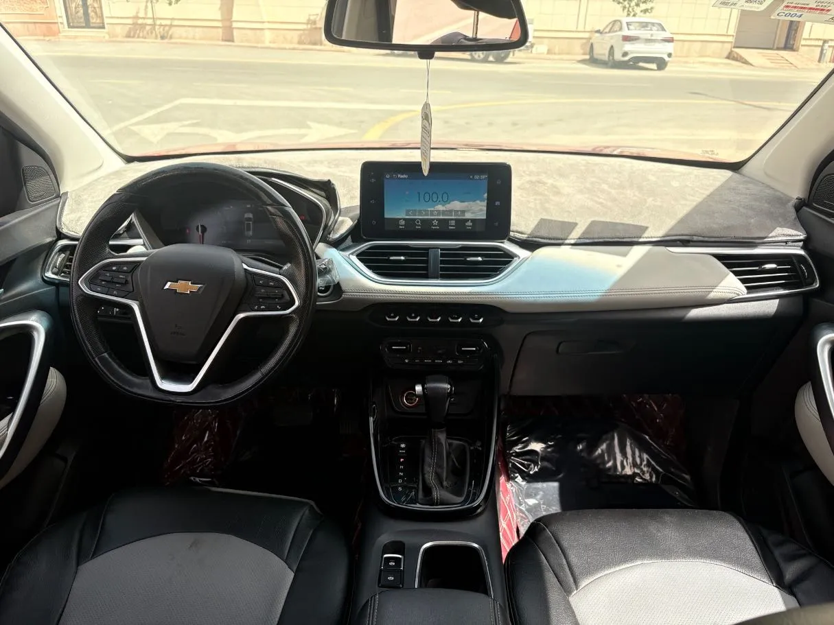 Car image 19