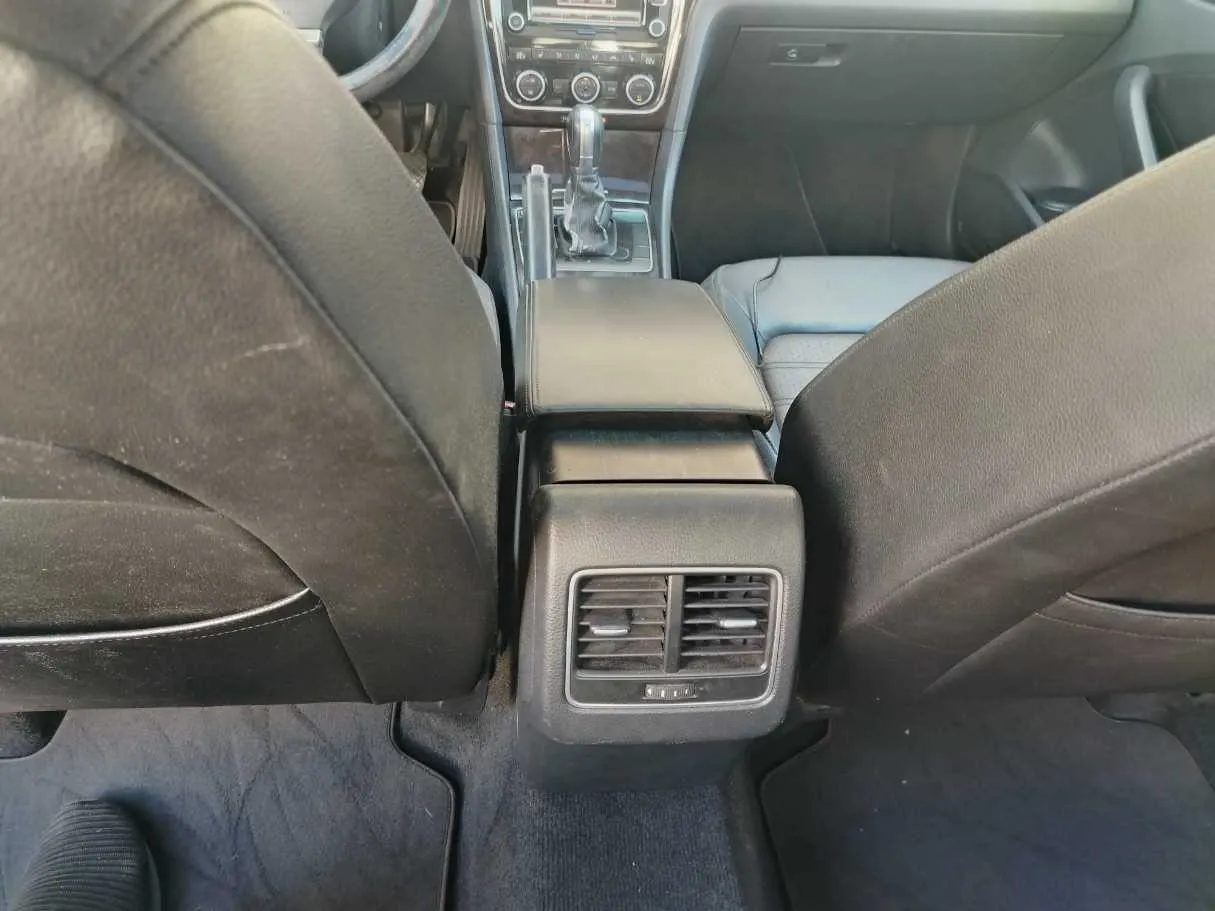 Car image 28