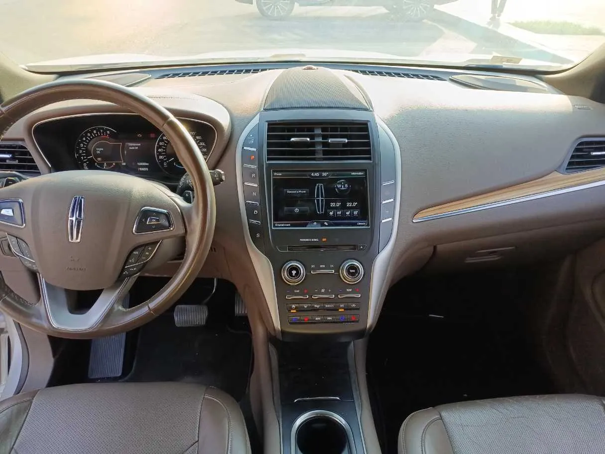Car image 18