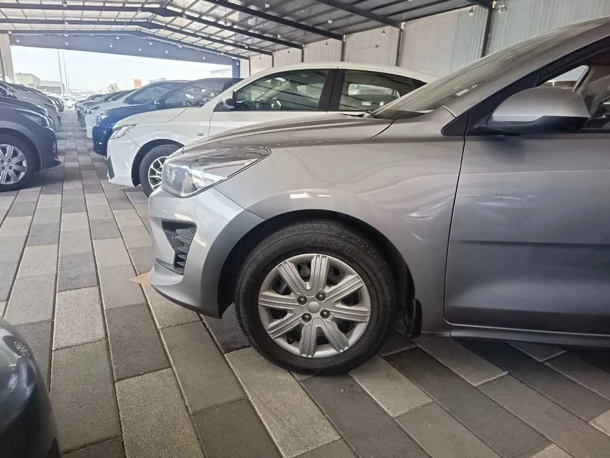 Car image 8
