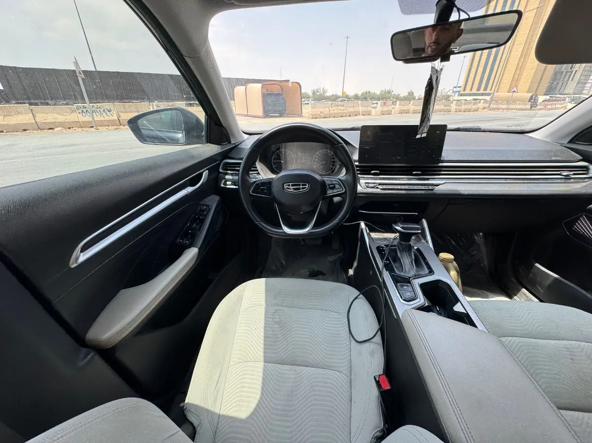 Car image 17