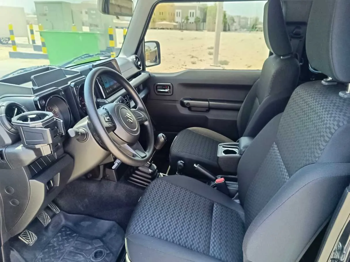 Car image 14