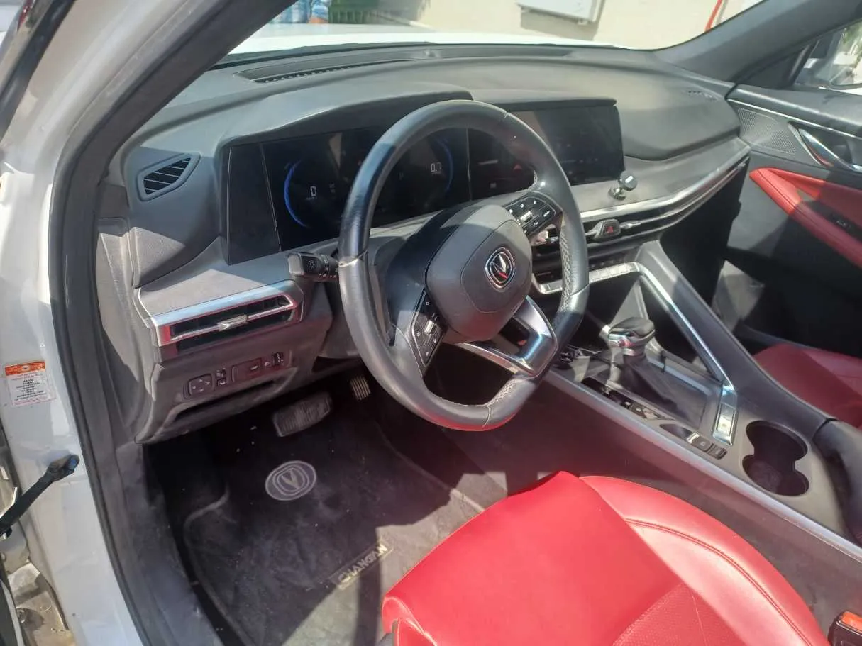 Car image 11
