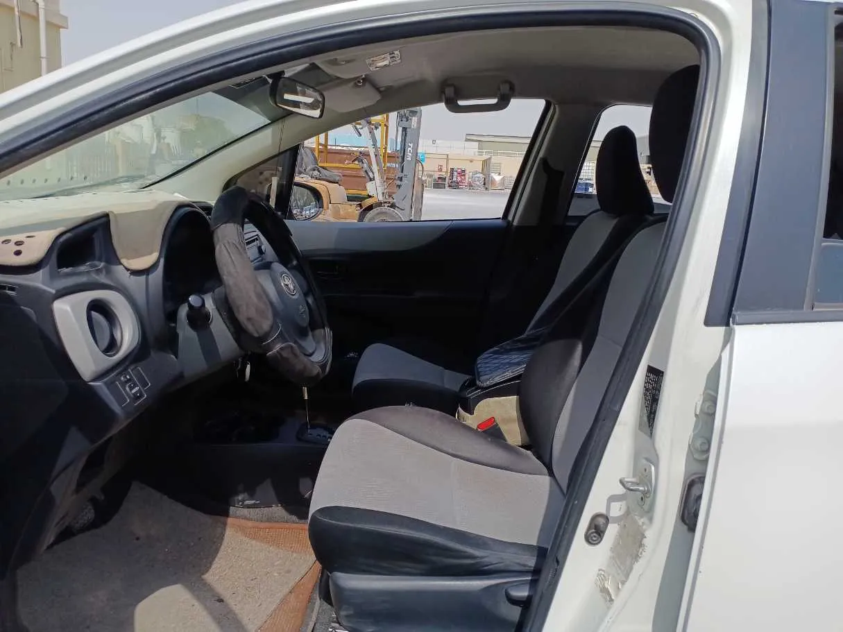 Car image 12