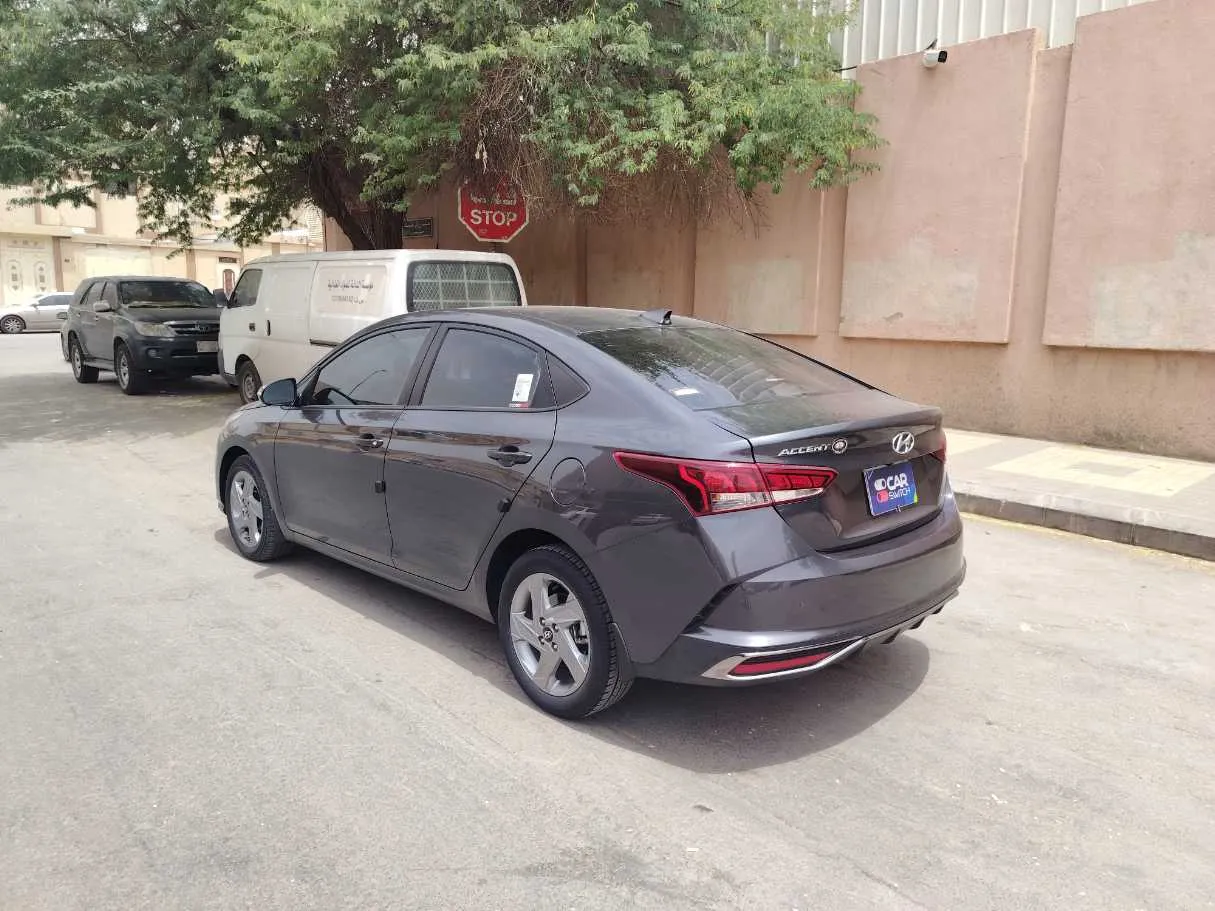 Car image 7