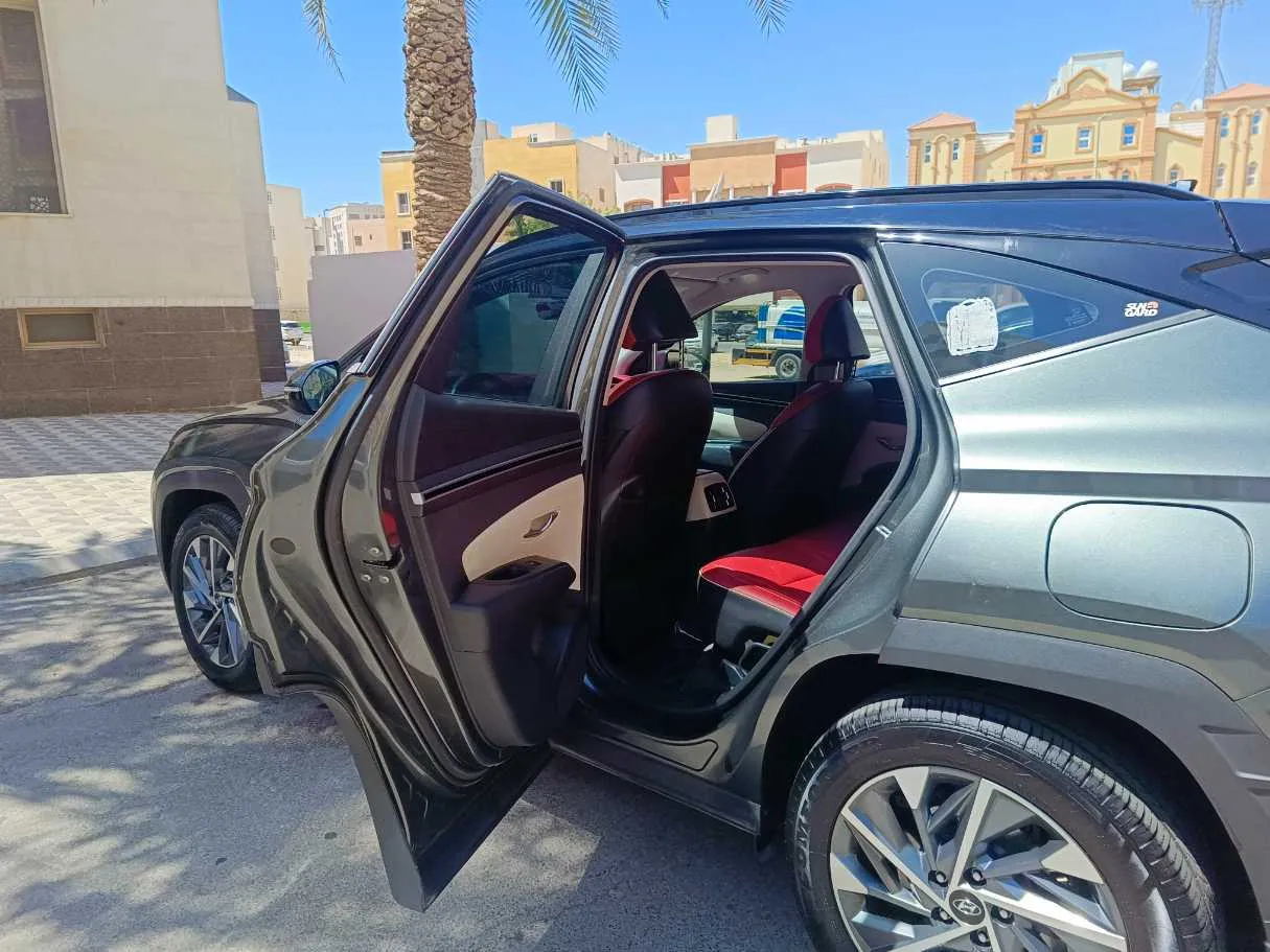 Car image 14
