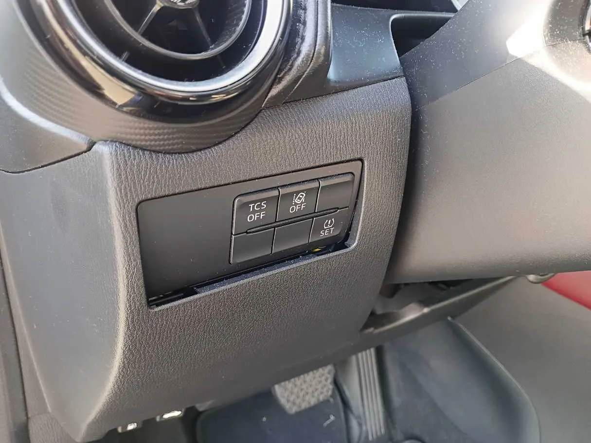 Car image 24