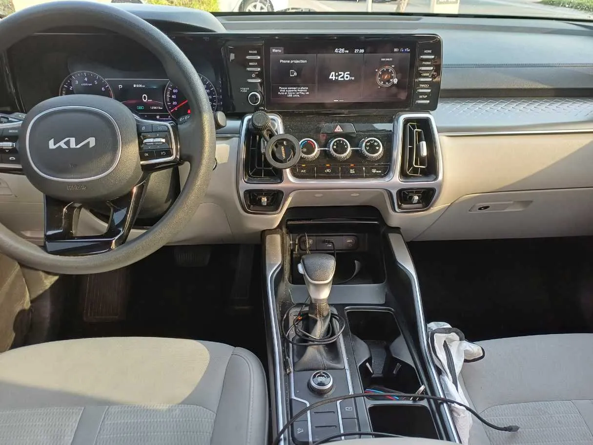 Car image 15