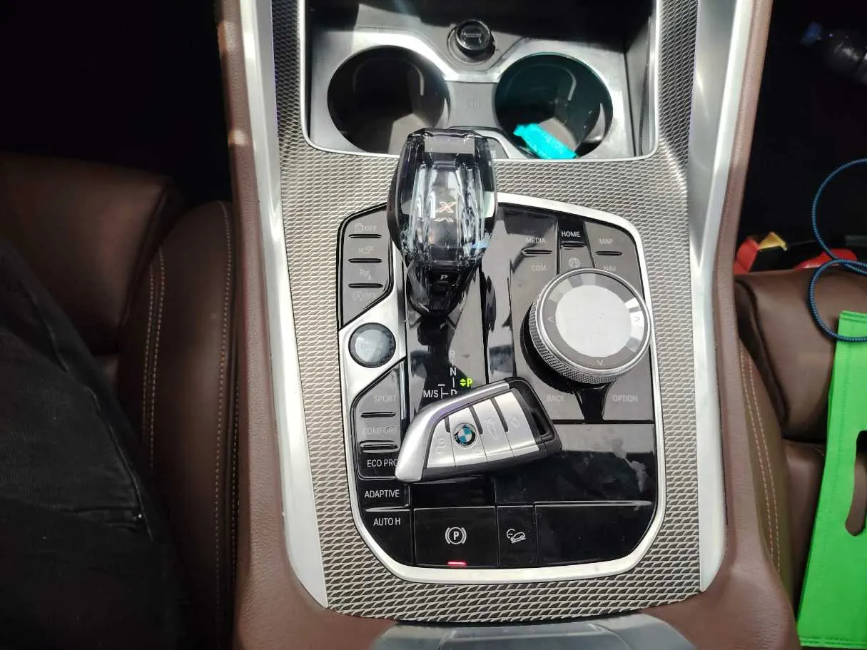 Car image 25