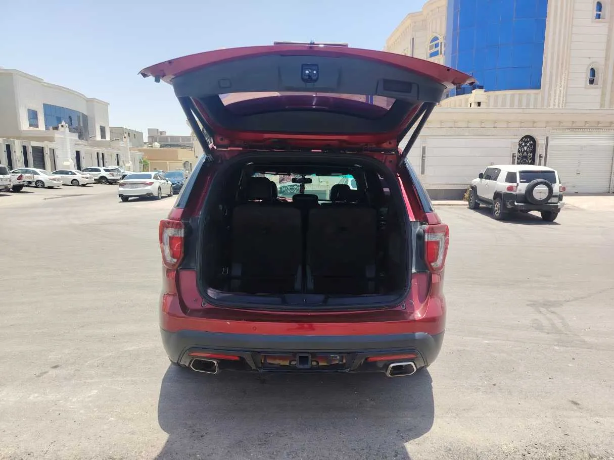 Car image 25