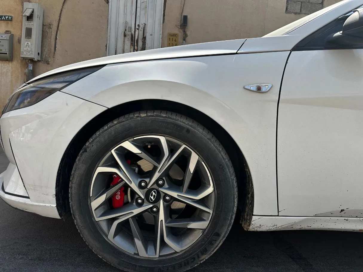 Car image 9