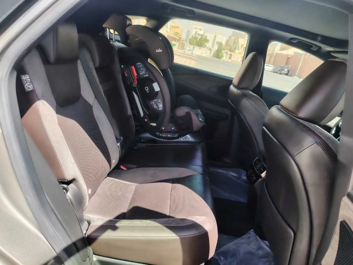 Car image 15