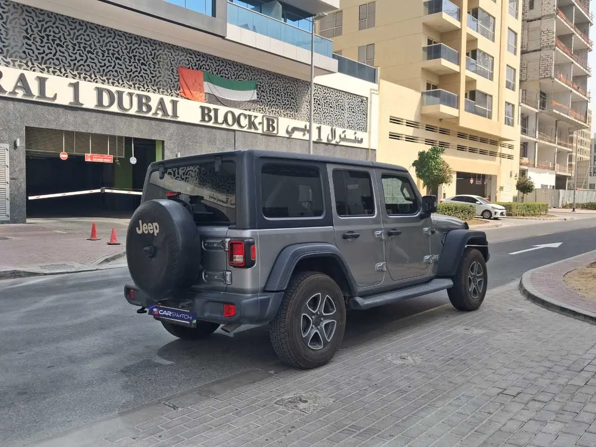 Car image 5