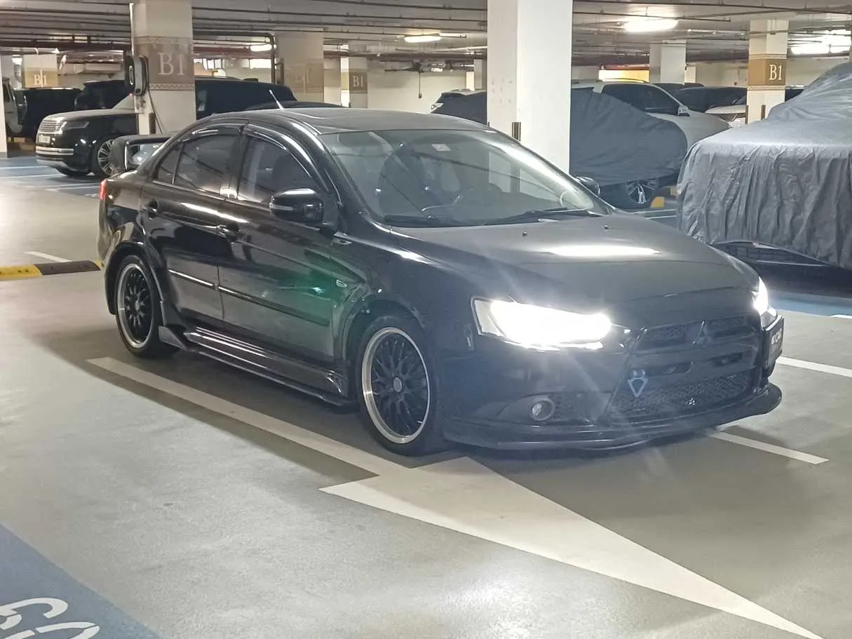 Car image 4