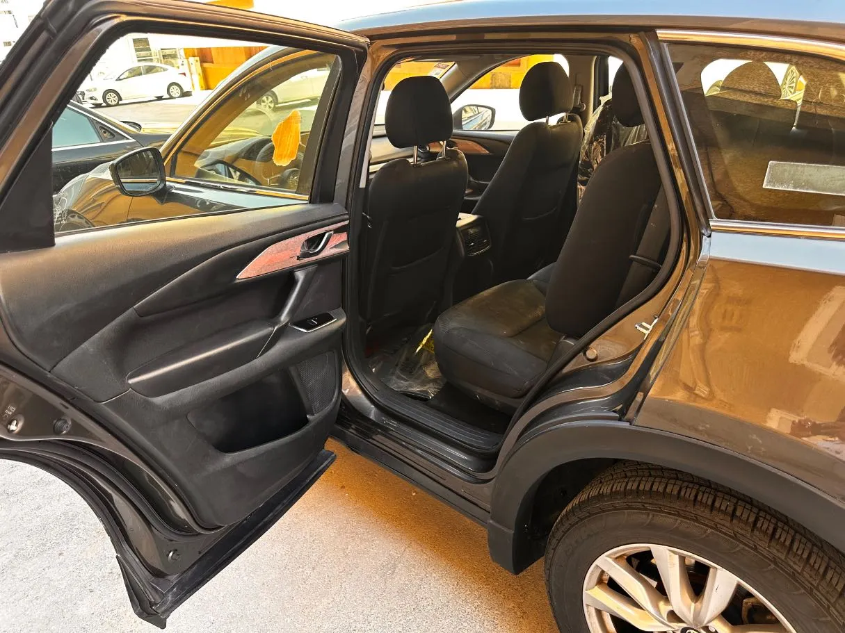 Car image 14