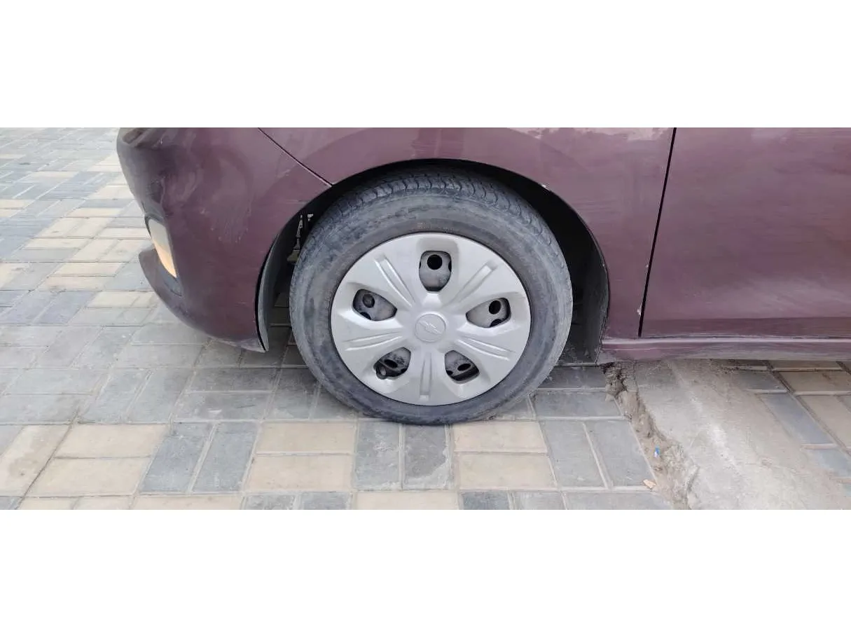 Car image 10