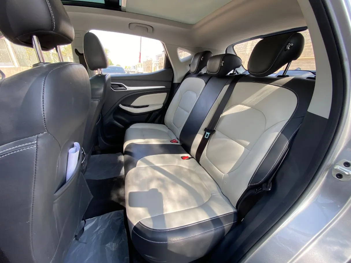 Car image 13