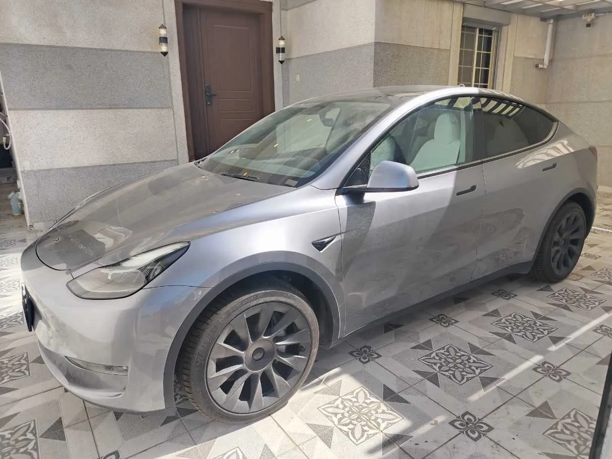 Car image 8