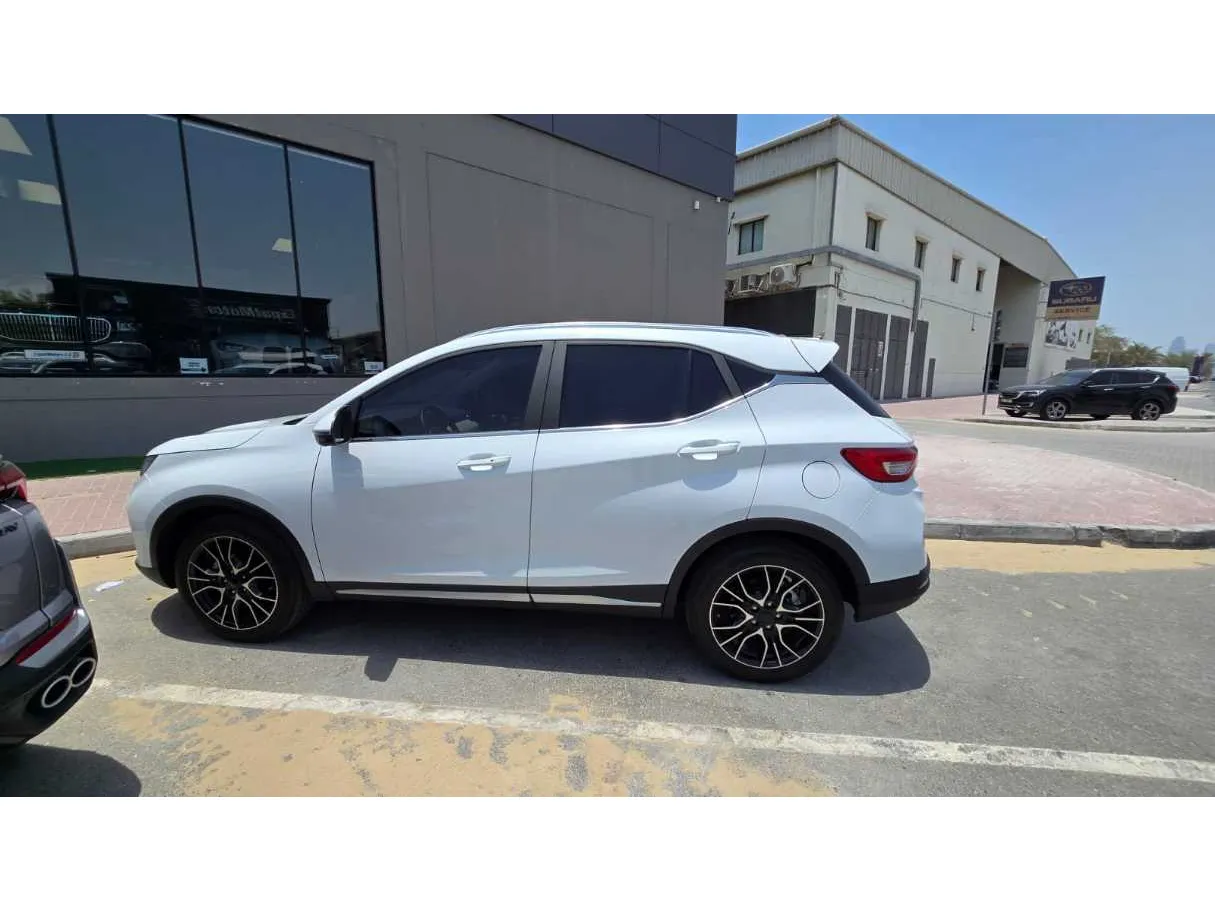 Car image 3