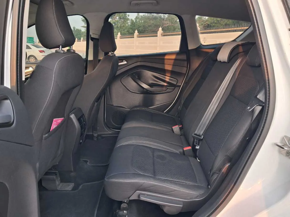 Car image 13