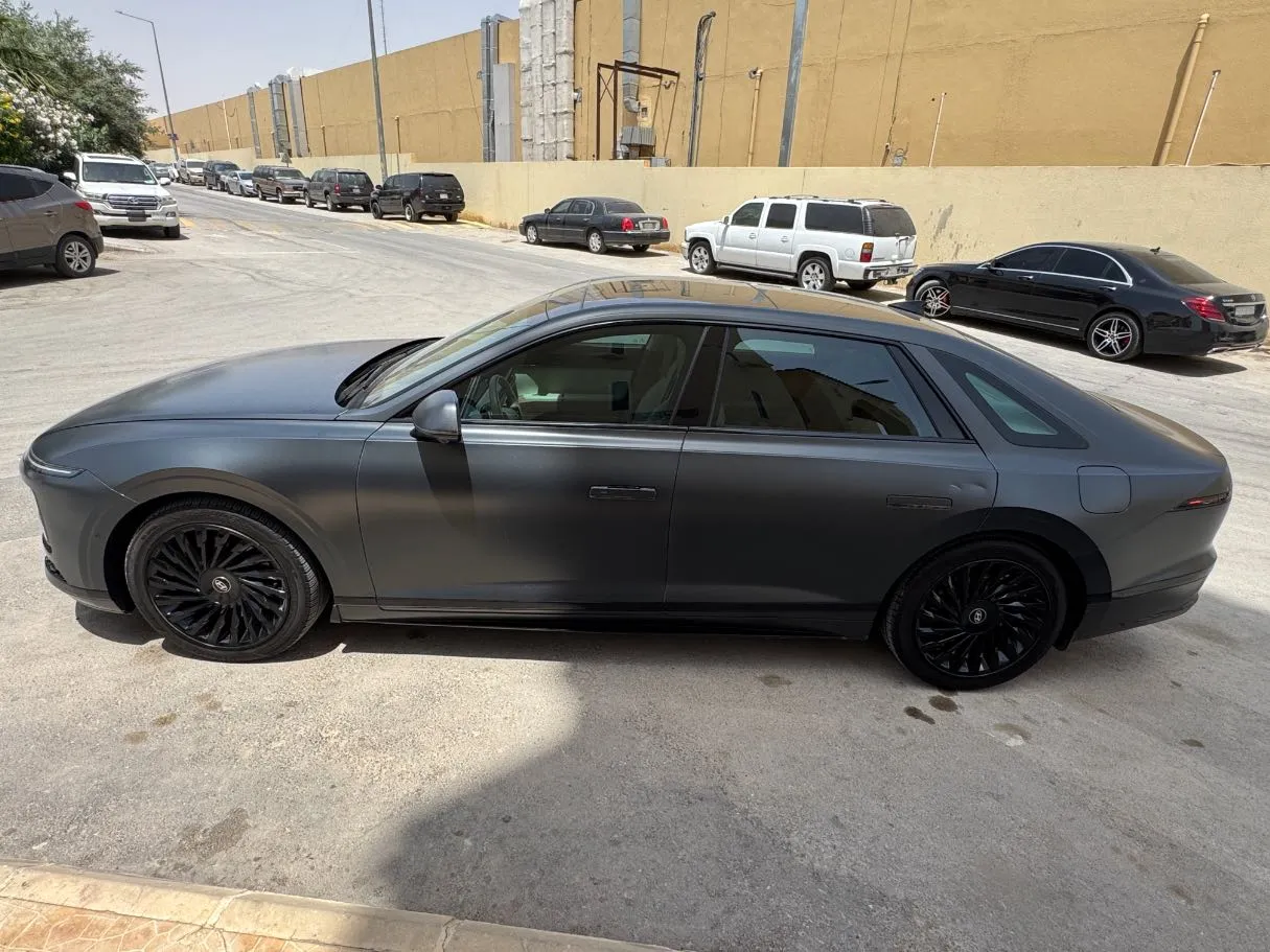 Car image 8