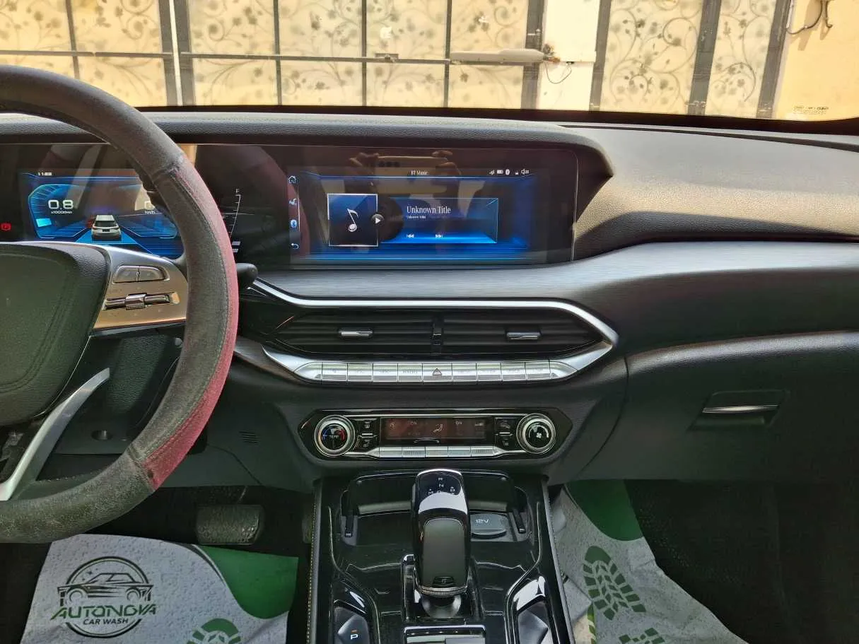 Car image 16
