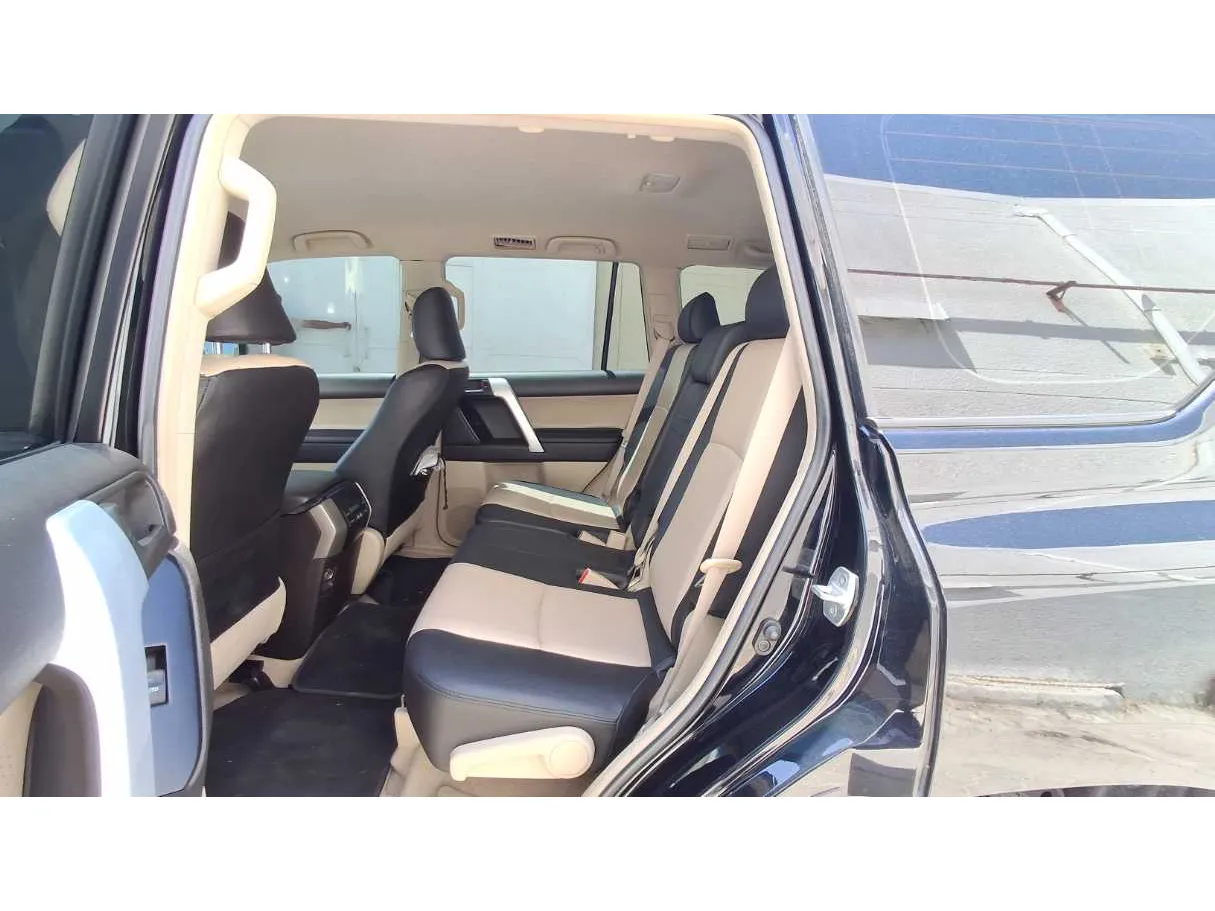 Car image 13