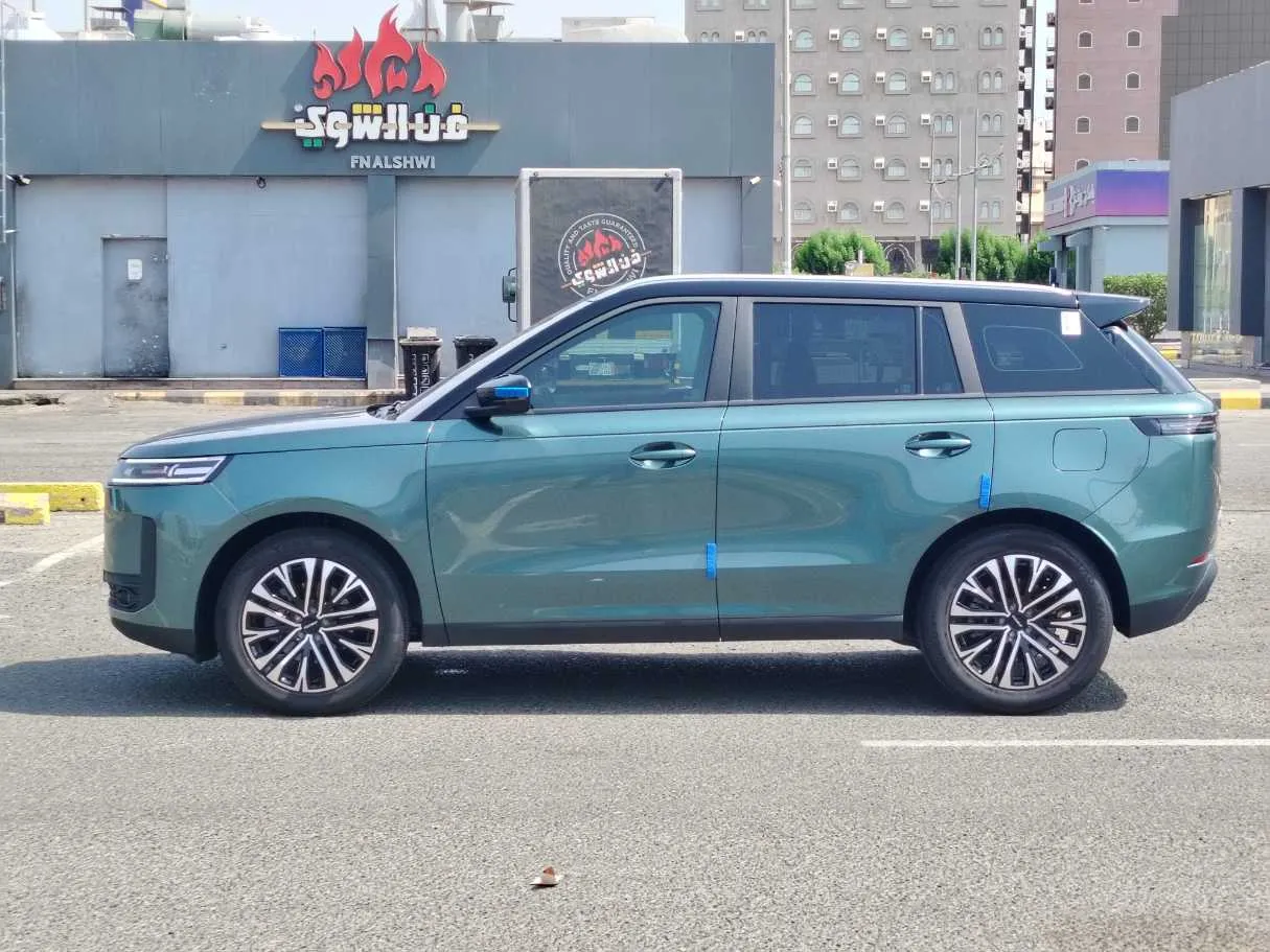 Car image 8