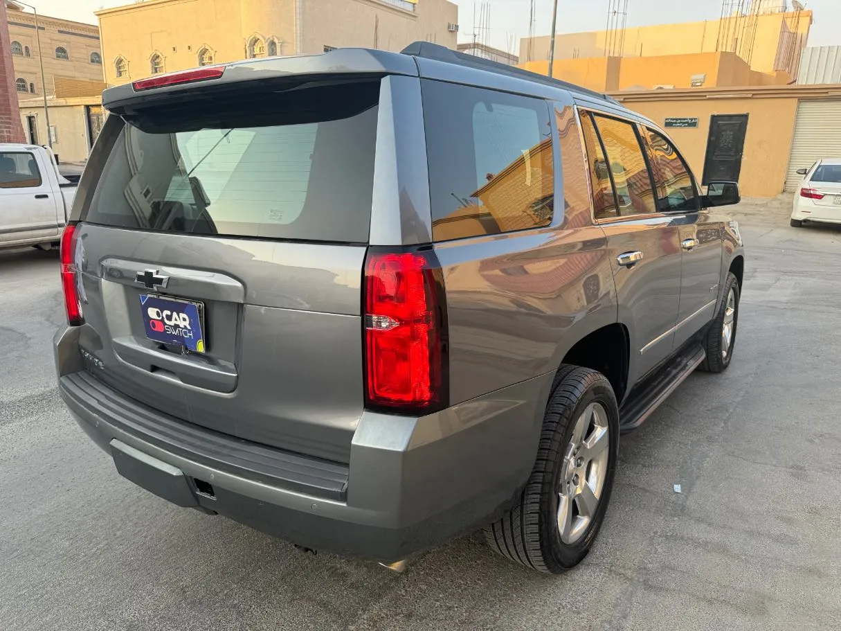 Car image 5