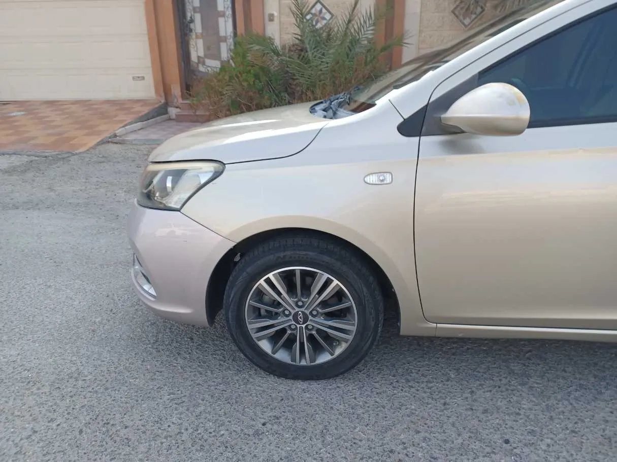 Car image 9