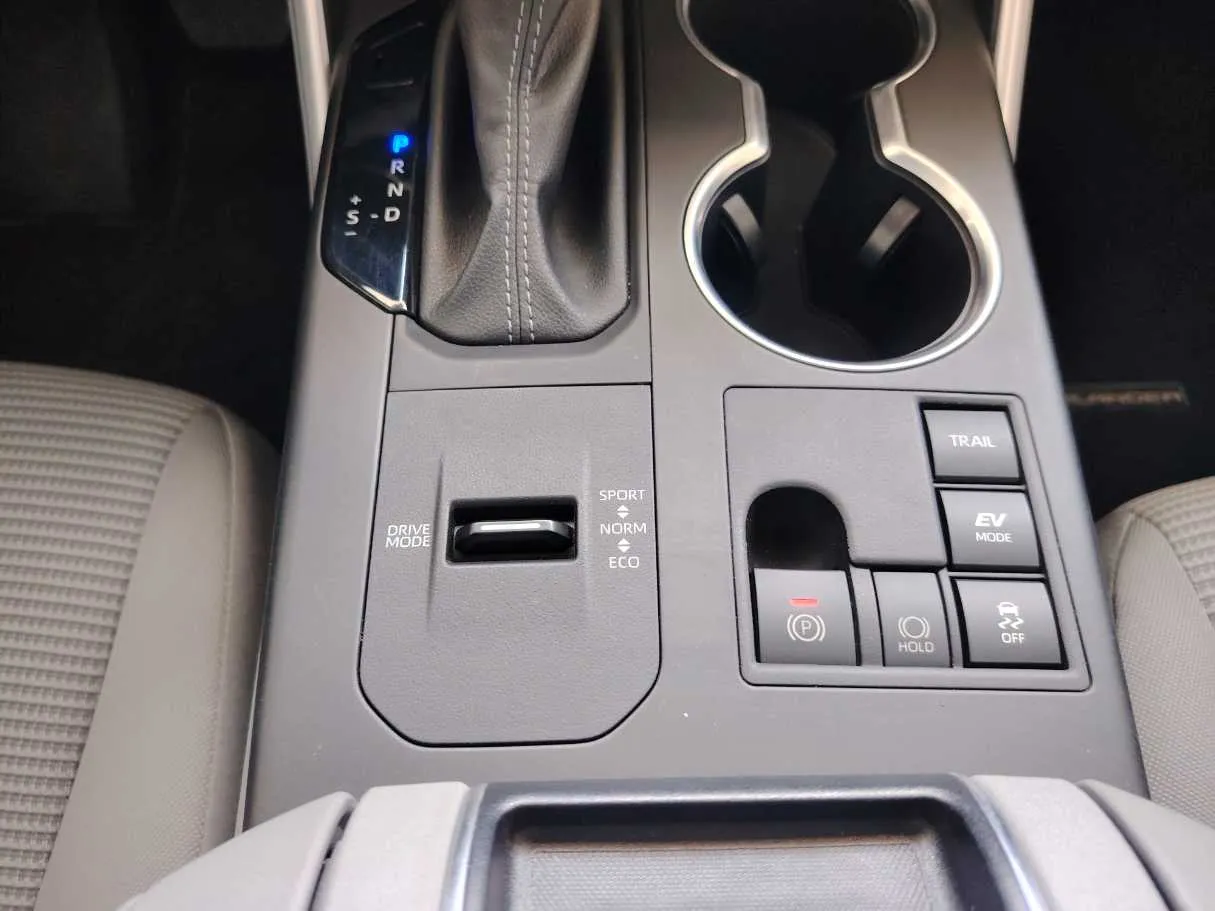 Car image 26