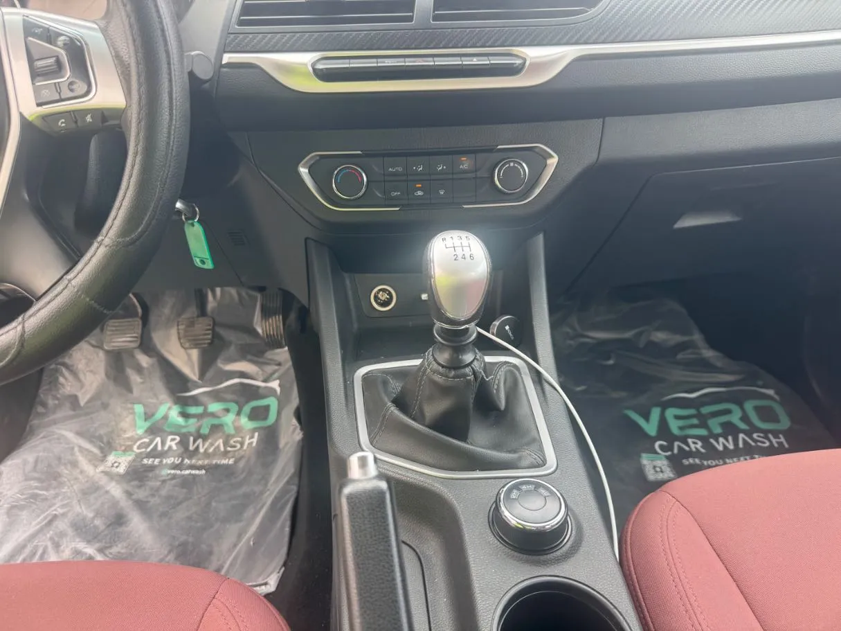 Car image 15