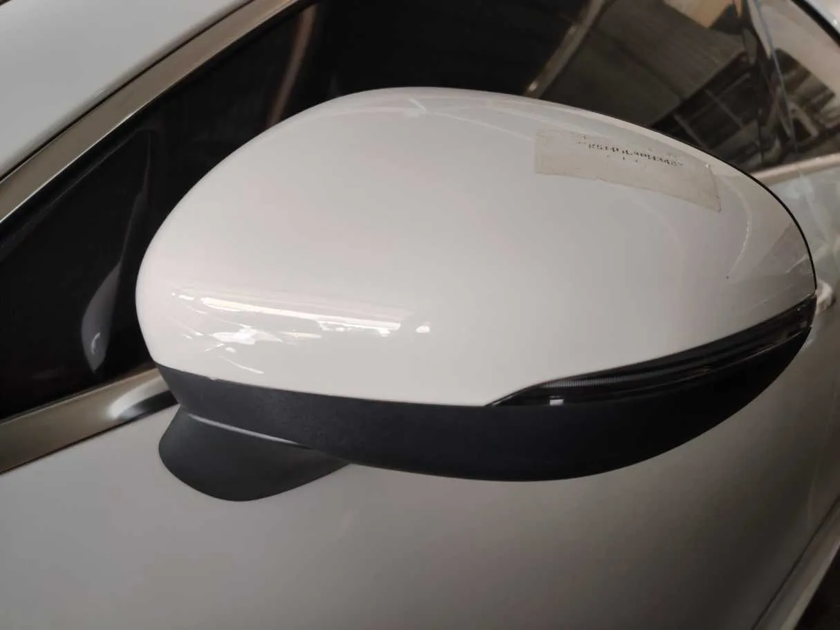 Car image 30