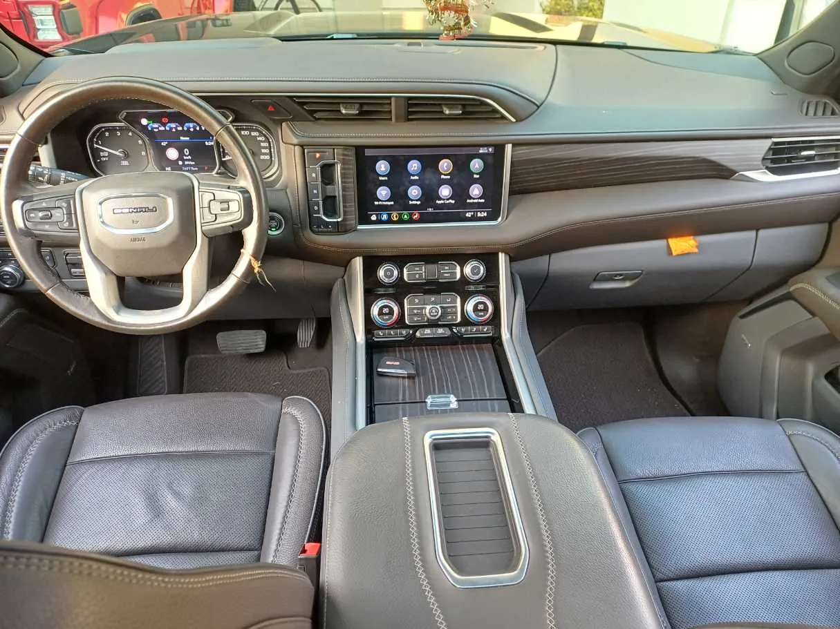 Car image 16